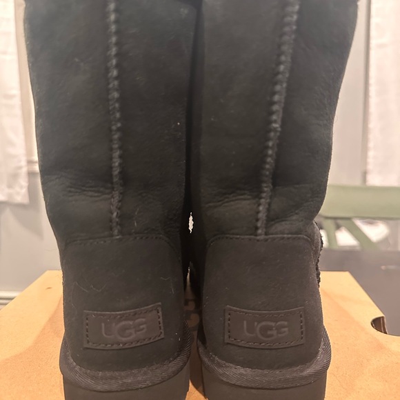 UGG Classic Short II - Picture 4 of 6